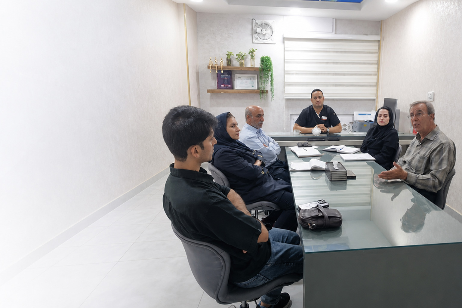 نشست تیم مدیریتی بیمارستان ایرانیان با شرکت پیمانکار IT با هدف ارتقای امنیت شبکه